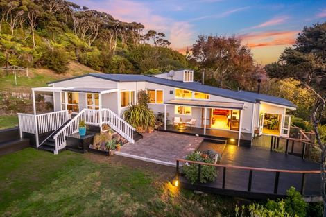Photo of property in 92 Paekakariki Hill Road, Pauatahanui, Porirua, 5381