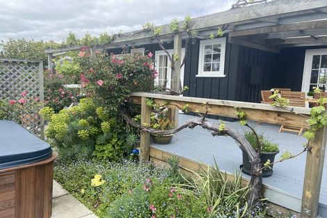 Photo of property in 12a Oxford Street, Martinborough, 5711