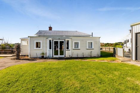 Photo of property in 2 Broadway, Waitara, 4320