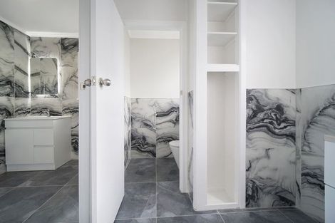 Photo of property in 16 Sylvan Crescent, Te Atatu South, Auckland, 0610