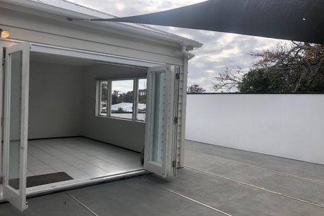 Photo of property in 17b Warwick Street, Morningside, Auckland, 1022