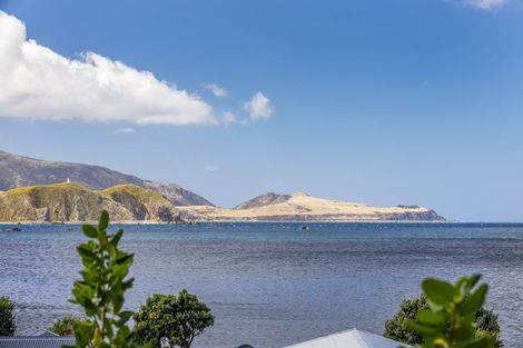 Photo of property in 130 Breaker Bay Road, Breaker Bay, Wellington, 6022