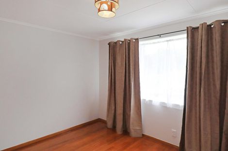 Photo of property in 22 Victory Crescent, Tawa, Wellington, 5028