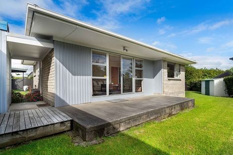 Photo of property in 2/13 Kowhai Avenue, Mangere Bridge, Auckland, 2022