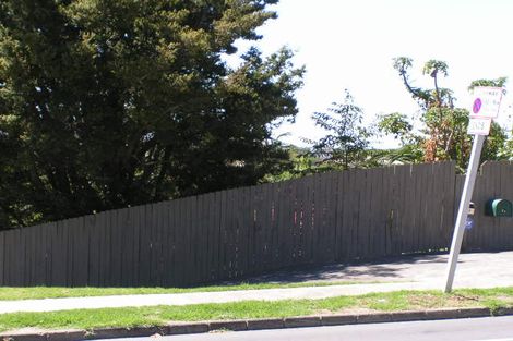 Photo of property in 7 Lake Road, Northcote, Auckland, 0627