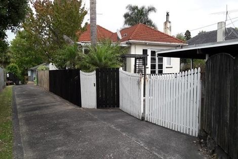 Photo of property in 20a Glengarry Road, Glen Eden, Auckland, 0602