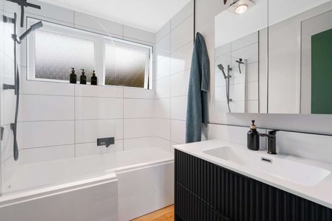 Photo of property in 14 View Street, Maungaturoto, 0520