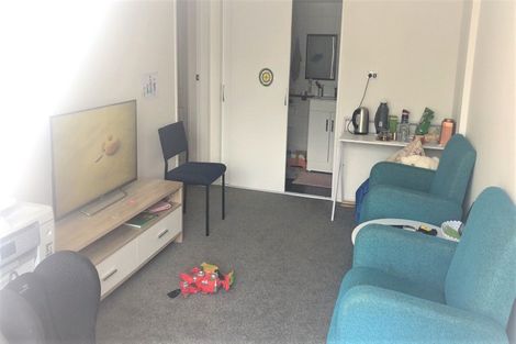 Photo of property in 1 Rosalind Road, Glenfield, Auckland, 0629