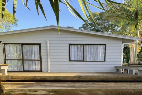 Photo of property in 17 Dundale Avenue, Blockhouse Bay, Auckland, 0600