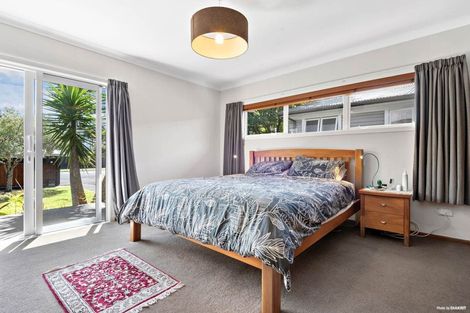Photo of property in 43 Gloria Avenue, Te Atatu Peninsula, Auckland, 0610