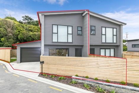 Photo of property in 15 Brindle Way, Newlands, Wellington, 6037