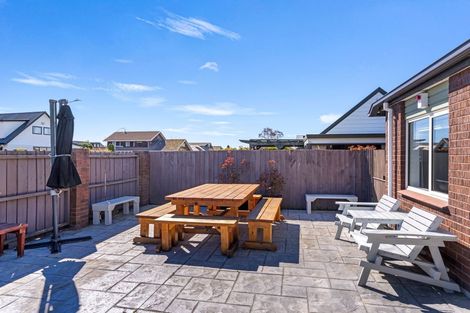 Photo of property in 150 Royal Park Drive, Parklands, Christchurch, 8083
