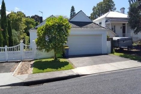 Photo of property in 40 Belle Vue Avenue, Northcote Point, Auckland, 0627