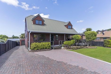 Photo of property in 6 Channing Crescent, Botany Downs, Auckland, 2010