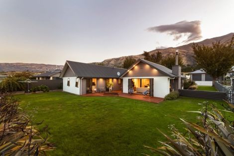 Photo of property in 11 Mcfarlane Terrace, Wanaka, 9305