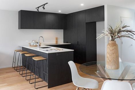 Photo of property in 2/117 Hills Road, Edgeware, Christchurch, 8013