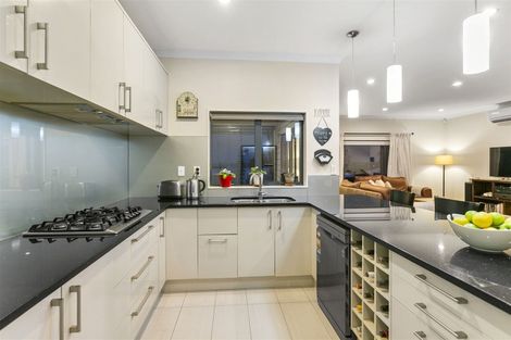 Photo of property in 52a Channel View Road, Campbells Bay, Auckland, 0630