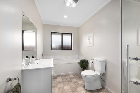 Photo of property in 22 Havana Rise, Grenada Village, Wellington, 6037