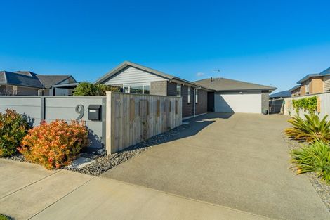 Photo of property in 9 Bridford Way, Paraparaumu, 5032