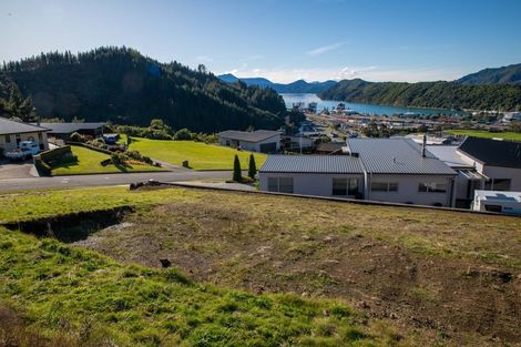 Photo of property in 17 Harbour View Heights, Picton, 7220