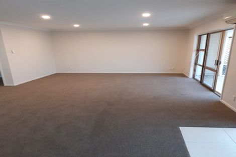 Photo of property in 2/54 Ray Small Drive, Pahurehure, Papakura, 2113