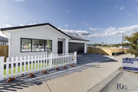 Photo of property in 9 Konoba Avenue, Kumeu, 0810