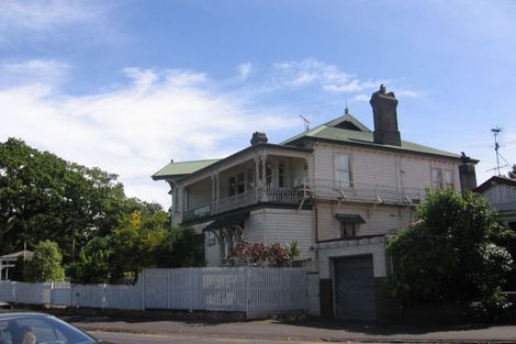 Photo of property in 2/191 Park Road, Grafton, Auckland, 1023