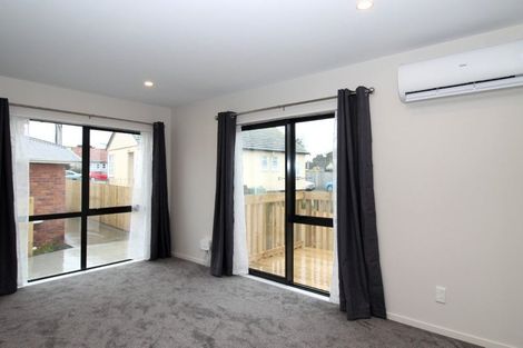 Photo of property in 4 Fruitvale Road, New Lynn, Auckland, 0600