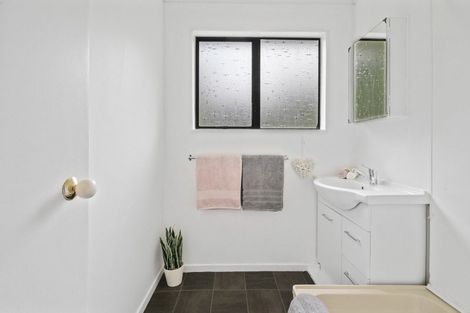 Photo of property in 1a Sunny Grove, Wainuiomata, Lower Hutt, 5014