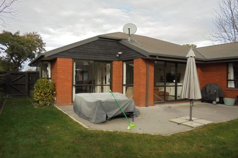 Photo of property in 2/39 Jennifer Street, Bryndwr, Christchurch, 8053