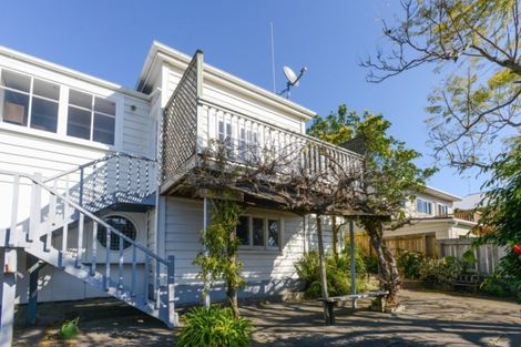 Photo of property in 5 May Avenue, Hospital Hill, Napier, 4110