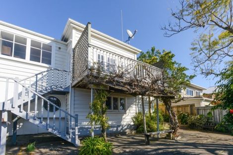 Photo of property in 5 May Avenue, Hospital Hill, Napier, 4110