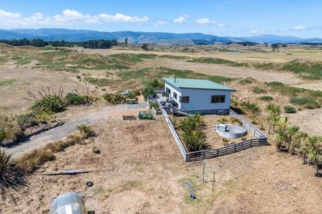 Photo of property in 17 Henham Lane, Waikawa Beach, Levin, 5573