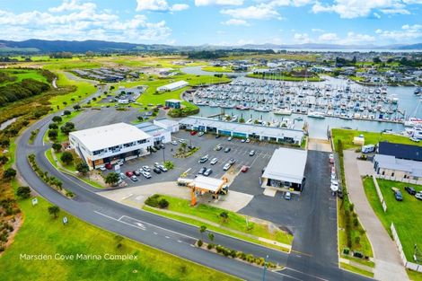 Photo of property in 21 Te Piriti Road, One Tree Point, 0118