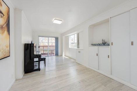 Photo of property in 24 Squirrel Lane, Browns Bay, Auckland, 0630