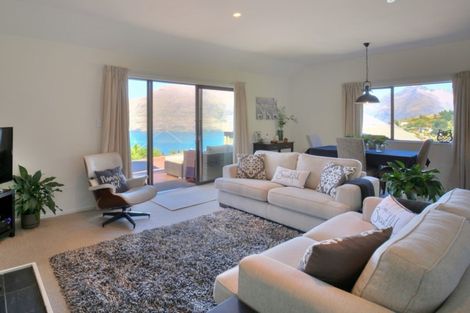 Photo of property in 101b Wynyard Crescent, Fernhill, Queenstown, 9300