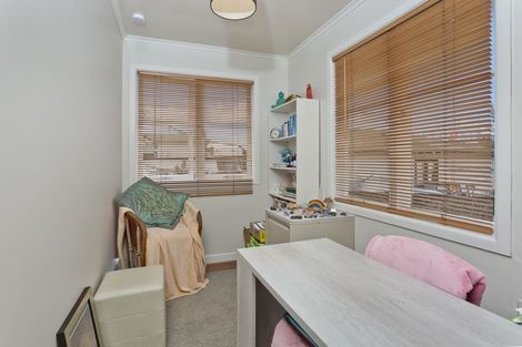 Photo of property in 545 Glenfield Road, Glenfield, Auckland, 0629