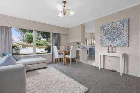 Photo of property in 1/10 Ellice Road, Totara Vale, Auckland, 0629