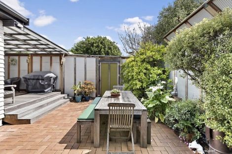 Photo of property in 10 Wayside, Miramar, Wellington, 6022