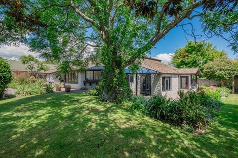 Photo of property in 11 Walnut Grove, Waikanae, 5036