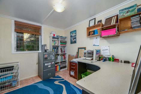Photo of property in 20 Raroa Terrace, Waiatarua, Auckland, 0604
