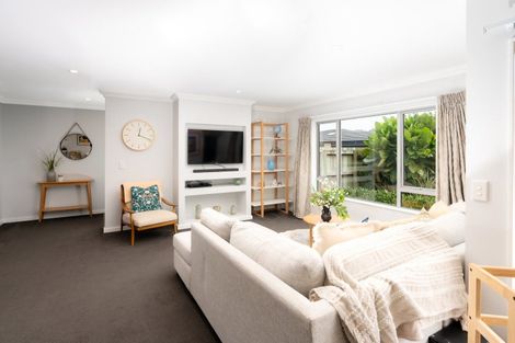 Photo of property in 15 Belize Grove, Grenada Village, Wellington, 6037