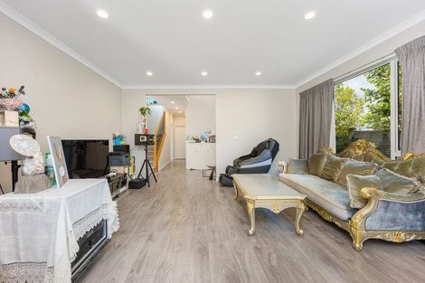 Photo of property in 1b Harrowglen Drive, Northcross, Auckland, 0632