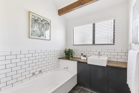 Photo of property in 25 Endeavour Avenue, Welcome Bay, Tauranga, 3112