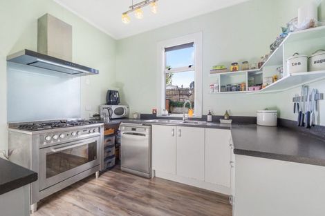 Photo of property in 6 Downe Street, New Plymouth, 4310