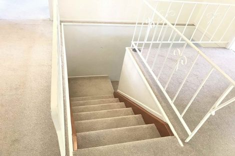 Photo of property in 2/162 Coronation Road, Hillcrest, Auckland, 0627