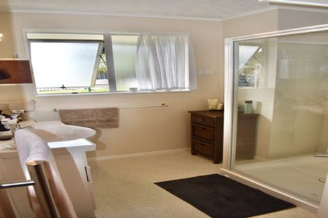 Photo of property in 38 Norfolk Crescent, Otaki Beach, Otaki, 5512