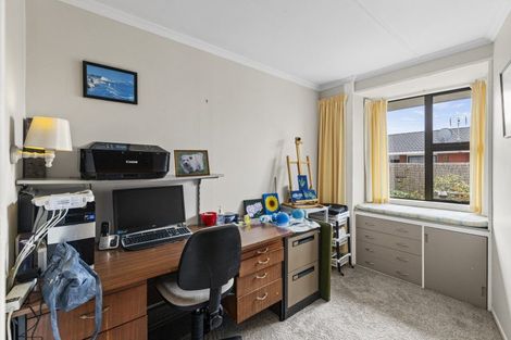 Photo of property in 95 Manu Crescent, Upper Vogeltown, New Plymouth, 4310