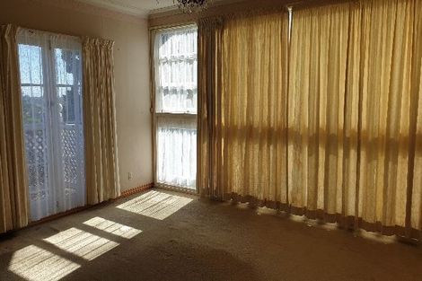 Photo of property in 475 Glenfield Road, Glenfield, Auckland, 0629