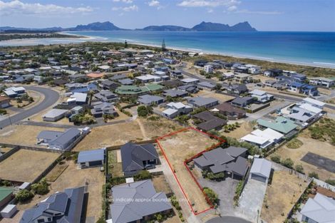 Photo of property in 15 Kihi Place, Ruakaka, 0116